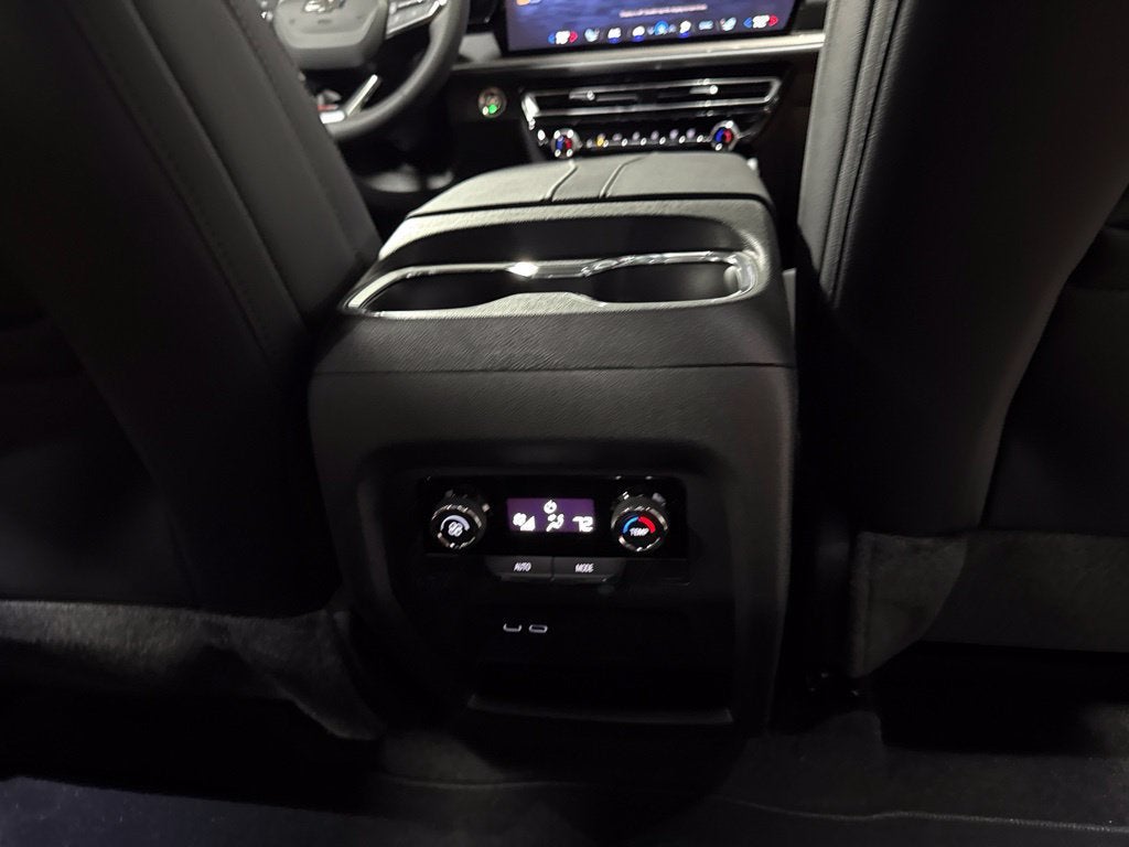 2027 Chevrolet Traverse Z71 - Photo 14