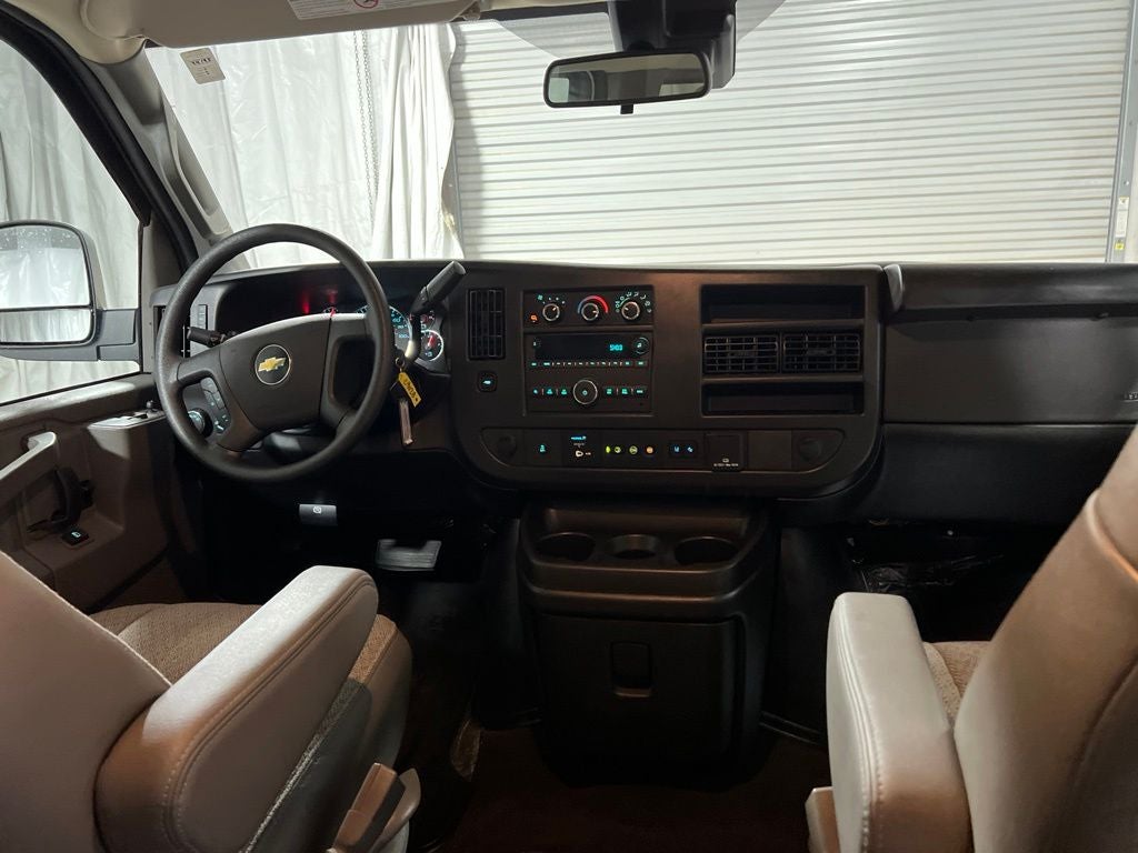 2025 Chevrolet Express 3500 LT 15 Passenger