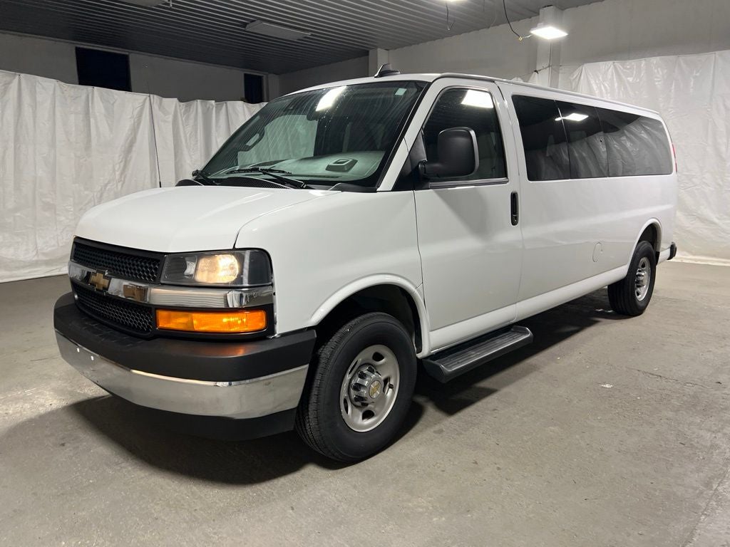 2025 Chevrolet Express 3500 LT 15 Passenger