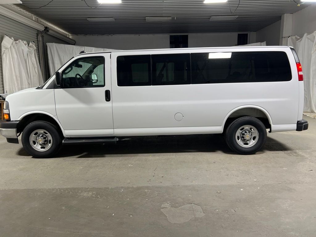 2025 Chevrolet Express 3500 LT 15 Passenger