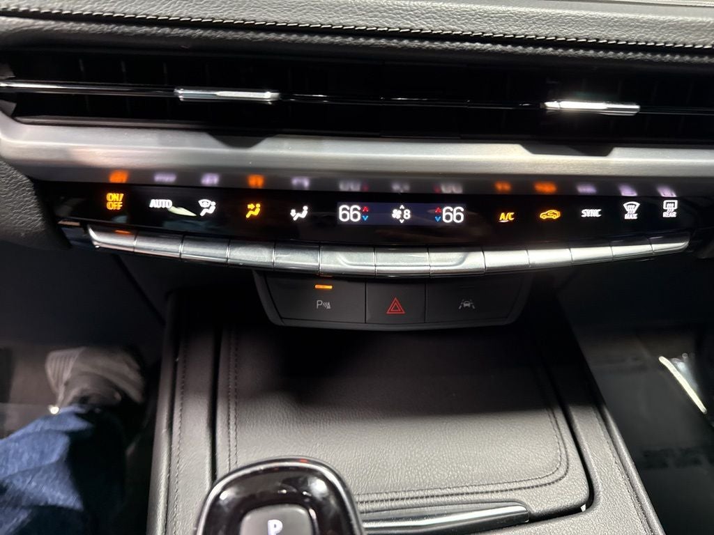 2025 Cadillac XT4 Premium Luxury