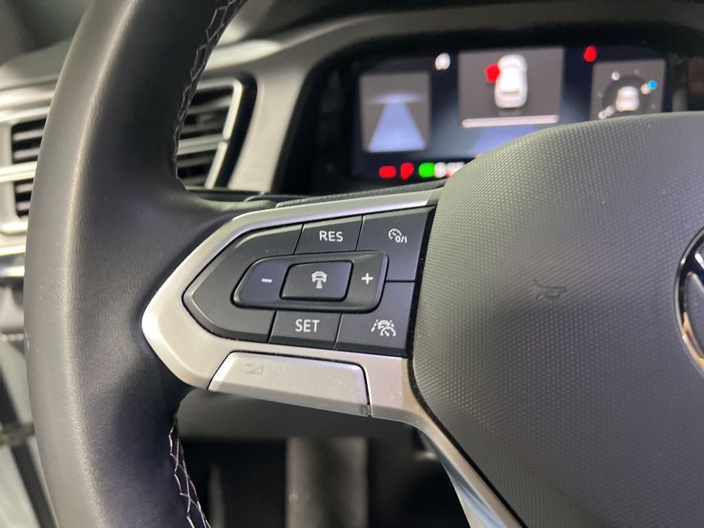 2025 Volkswagen Atlas Cross Sport 2.0T SE w/Technology