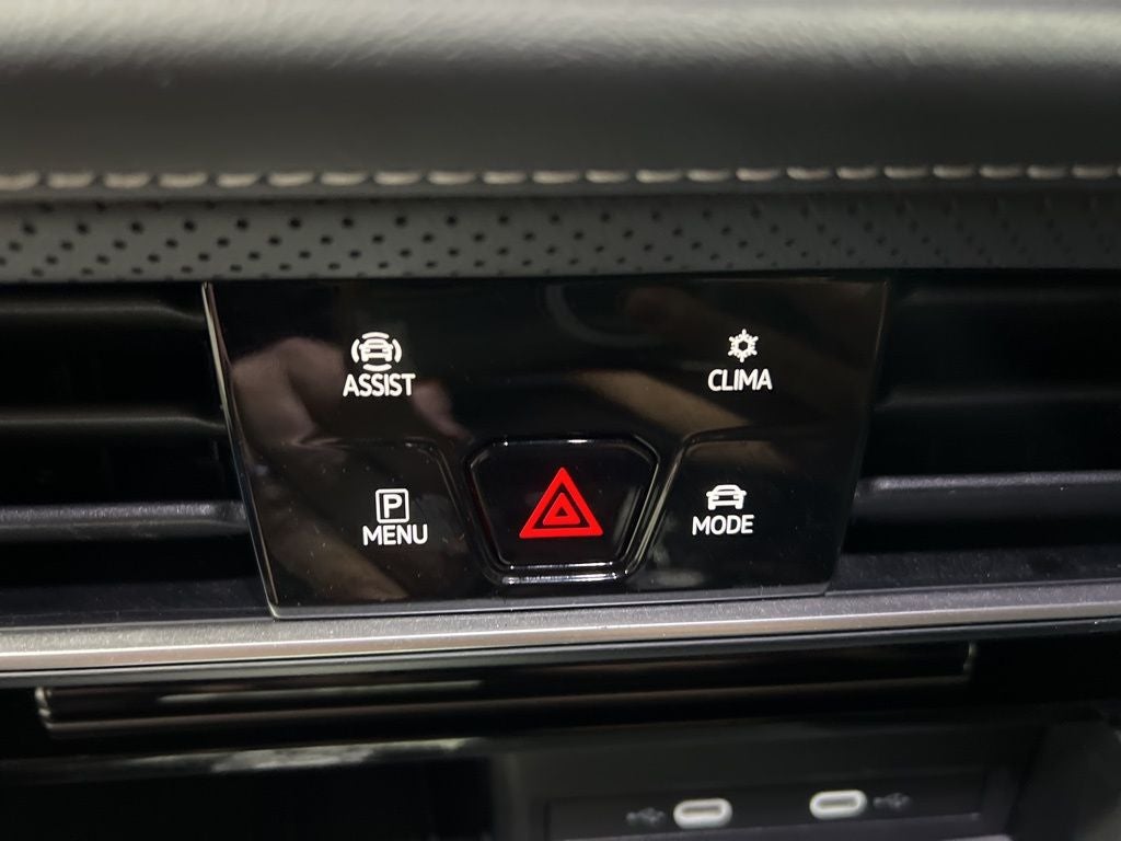 2025 Volkswagen Atlas Cross Sport 2.0T SE w/Technology