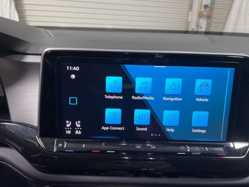 2025 Volkswagen Atlas Cross Sport 2.0T SE w/Technology