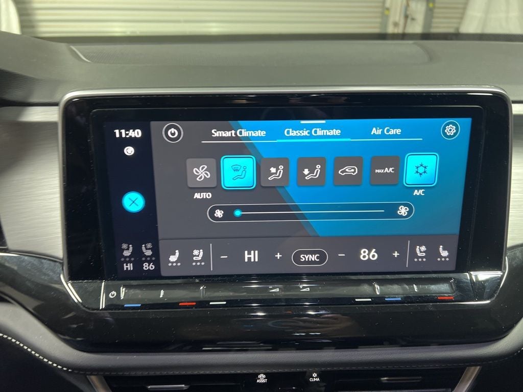 2025 Volkswagen Atlas Cross Sport 2.0T SE w/Technology