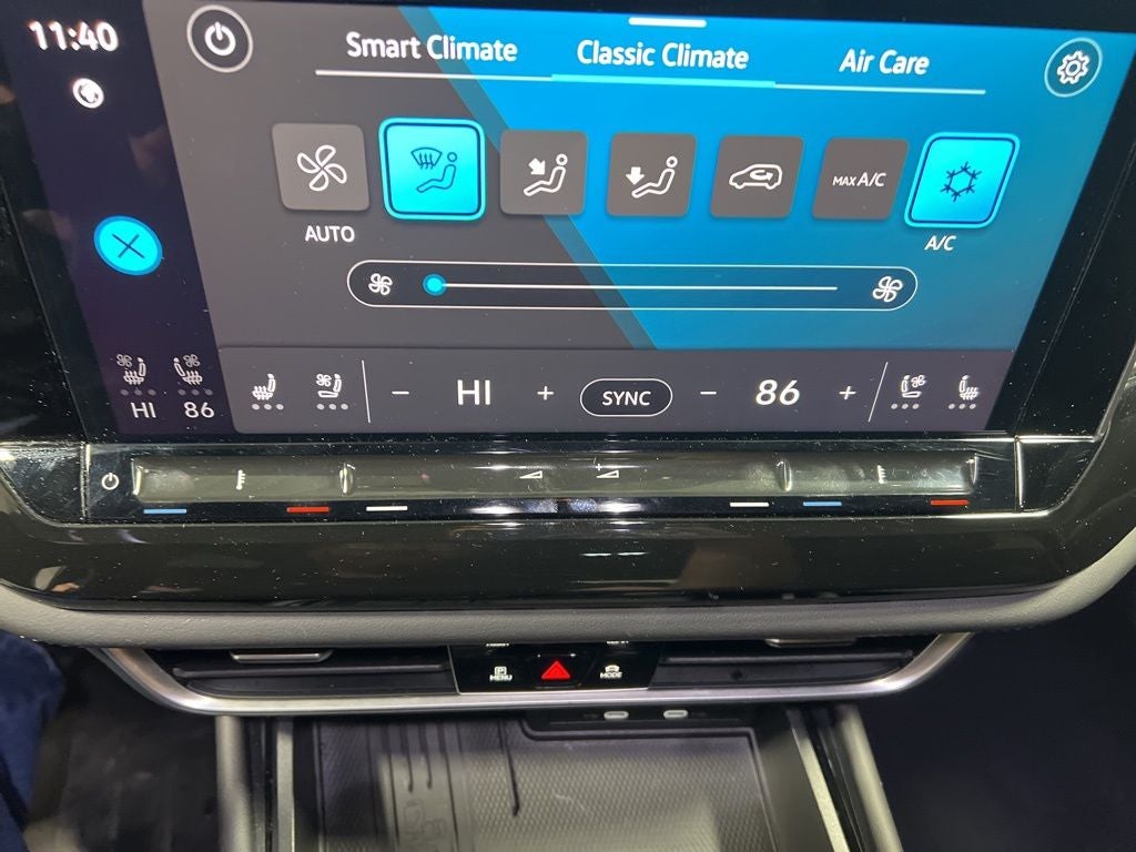 2025 Volkswagen Atlas Cross Sport 2.0T SE w/Technology