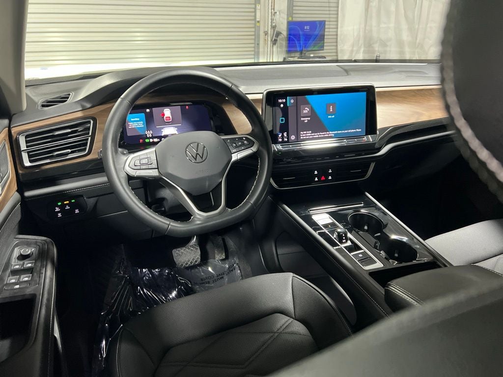 2025 Volkswagen Atlas 2.0T SE w/Technology