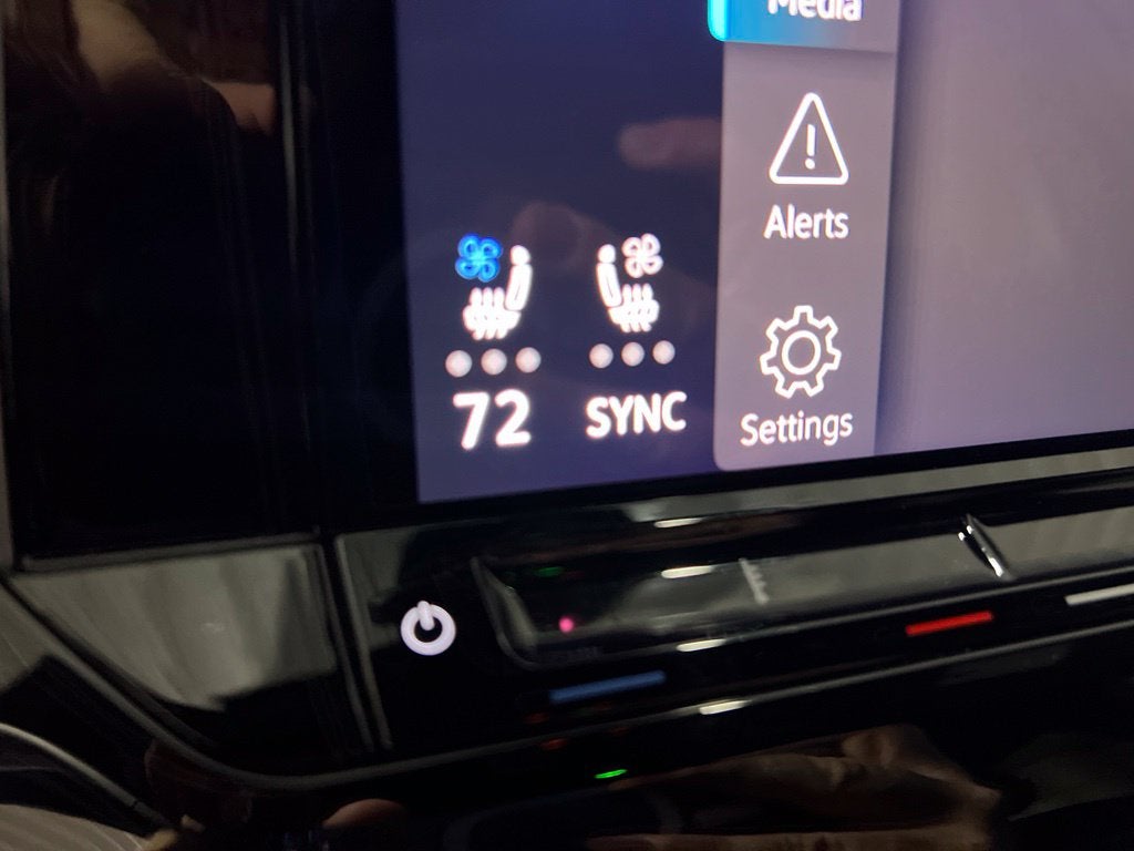 2026 Volkswagen Atlas Cross Sport SE w/Technology