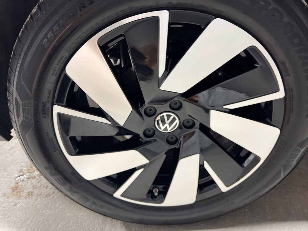 2026 Volkswagen Atlas Cross Sport SE w/Technology
