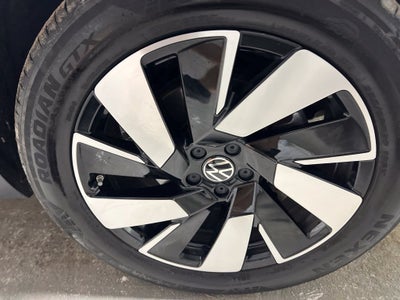 2026 Volkswagen Atlas Cross Sport SE w/Technology