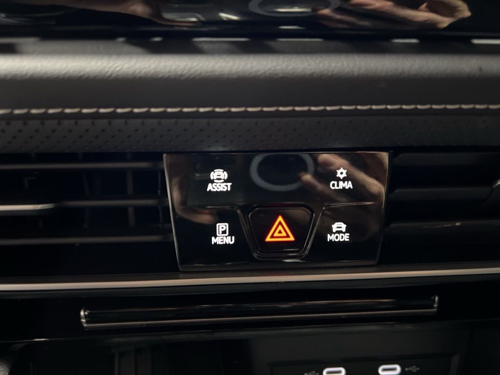 2025 Volkswagen Atlas Cross Sport 2.0T SE w/Technology