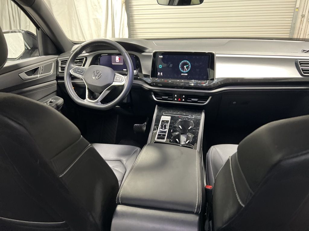 2025 Volkswagen Atlas Cross Sport 2.0T SE w/Technology