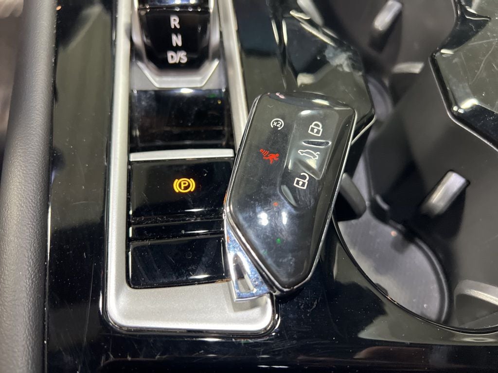 2025 Volkswagen Atlas Cross Sport 2.0T SE w/Technology