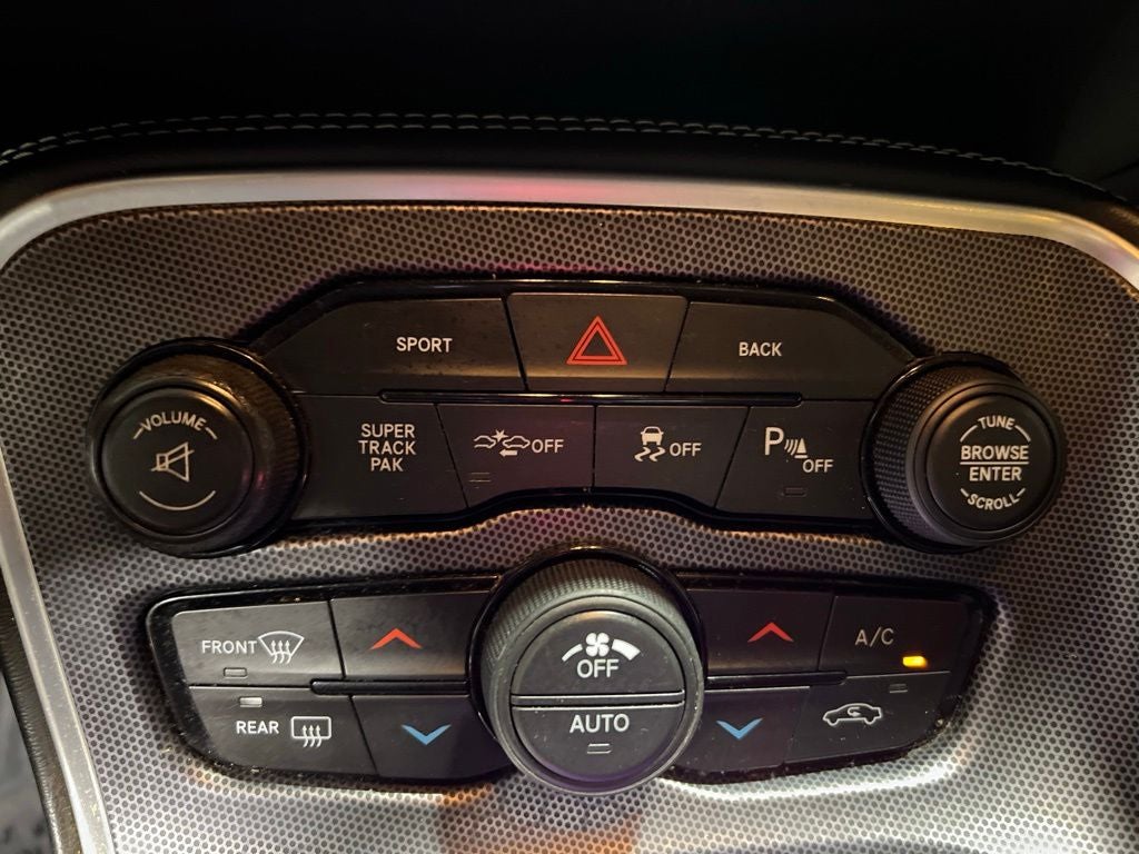 2016 Dodge Challenger 392 Hemi Scat Pack Shaker