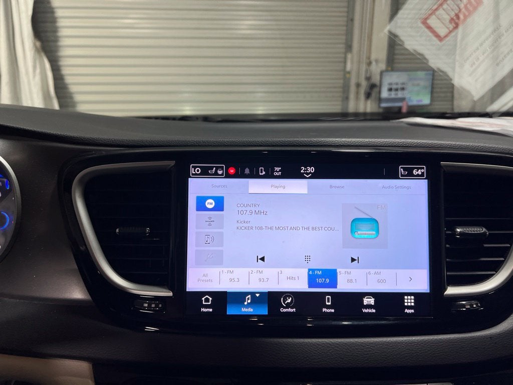 2024 Chrysler Pacifica Touring L