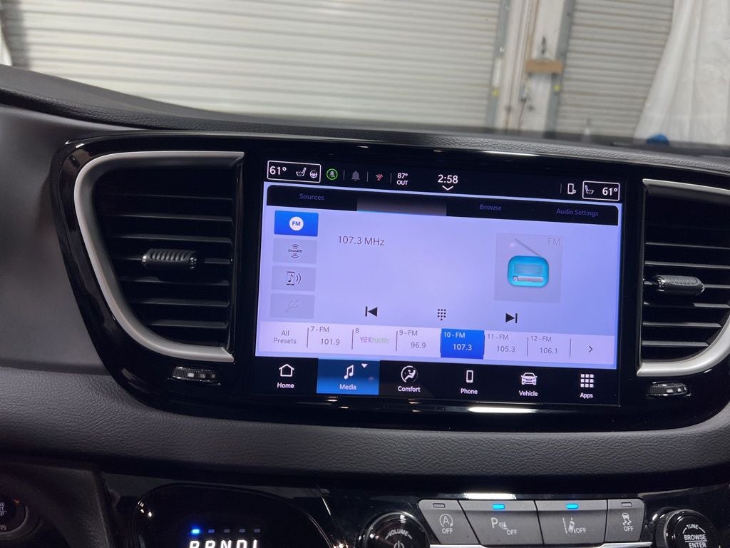 2025 Chrysler Pacifica Select