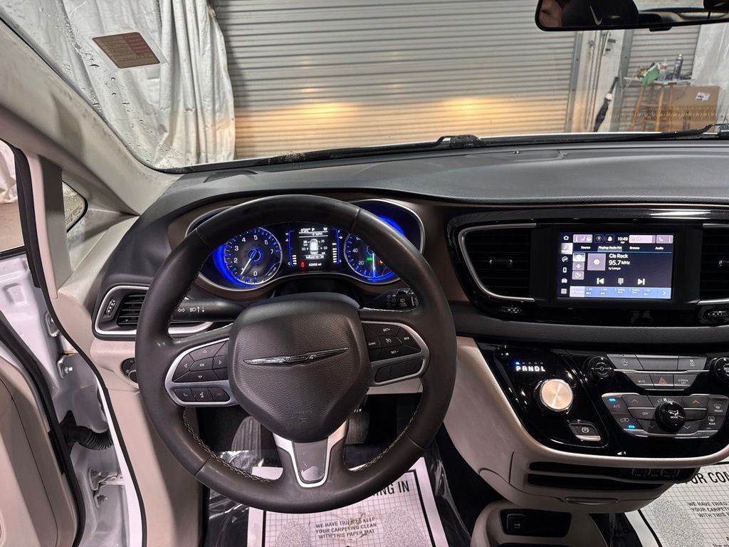 2022 Chrysler Voyager LX