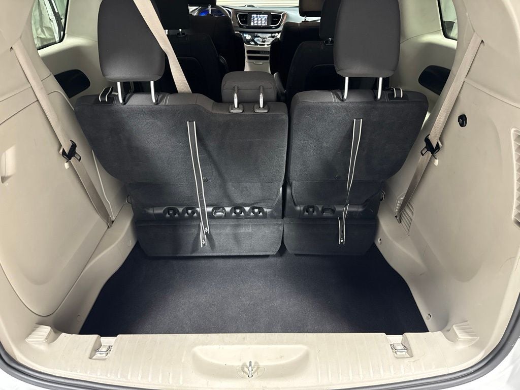 2022 Chrysler Voyager LX
