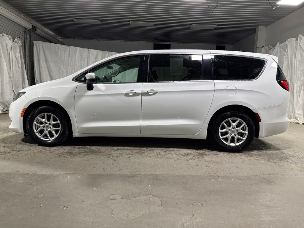 2022 Chrysler Voyager LX