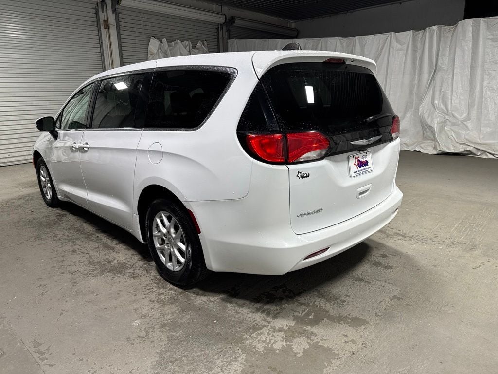 2022 Chrysler Voyager LX