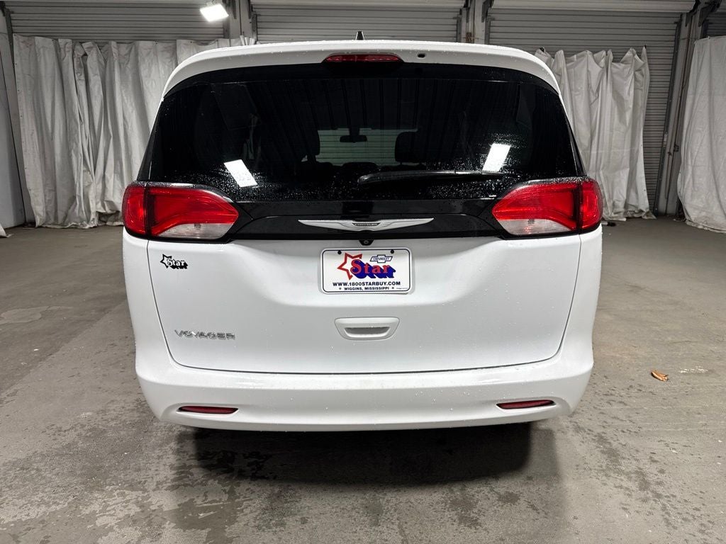 2022 Chrysler Voyager LX