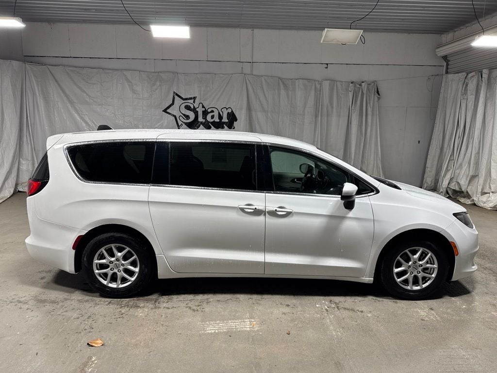 2022 Chrysler Voyager LX