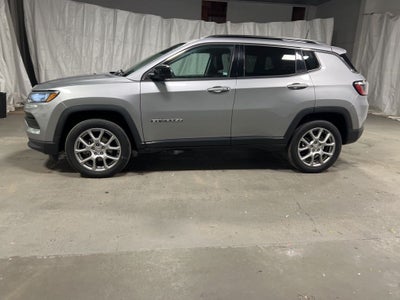 2022 Jeep Compass Latitude Lux