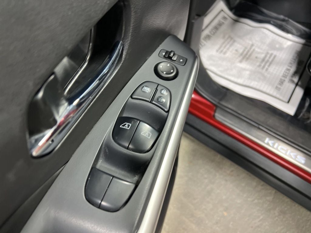 2019 Nissan Kicks SR