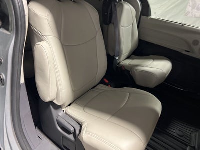 2022 Toyota Sienna LE 8 Passenger