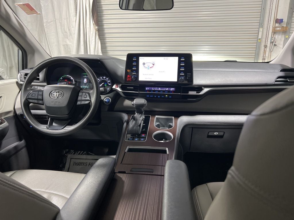 2022 Toyota Sienna LE 8 Passenger