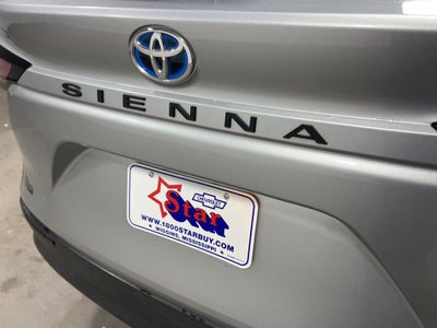 2022 Toyota Sienna LE 8 Passenger