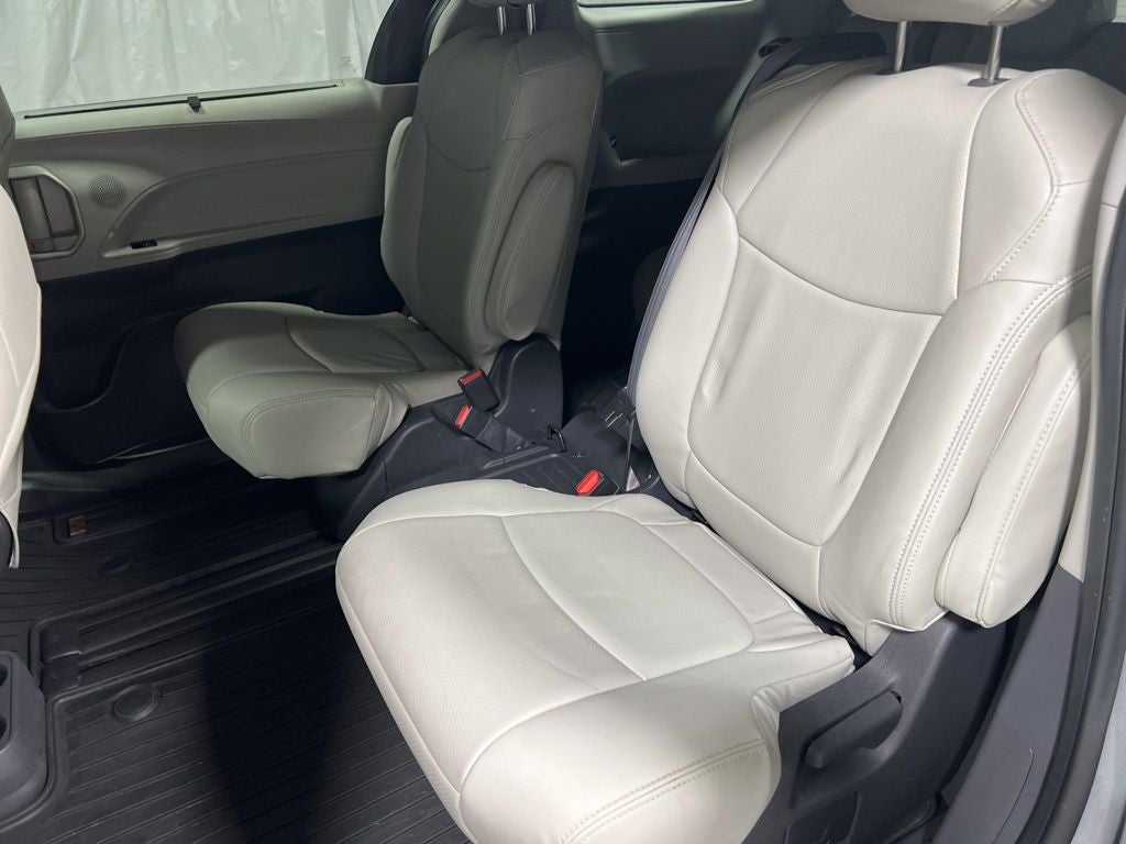2022 Toyota Sienna LE 8 Passenger