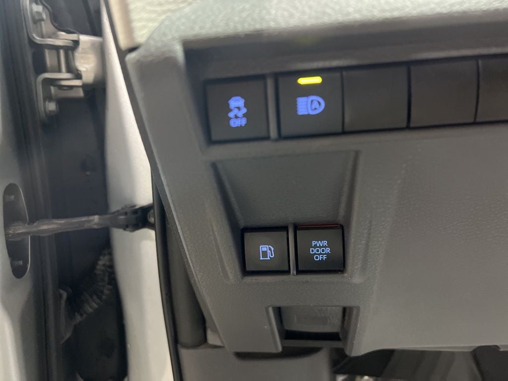 2022 Toyota Sienna LE 8 Passenger