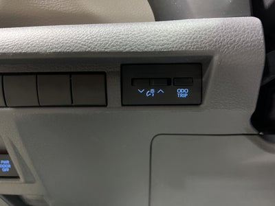 2022 Toyota Sienna LE 8 Passenger