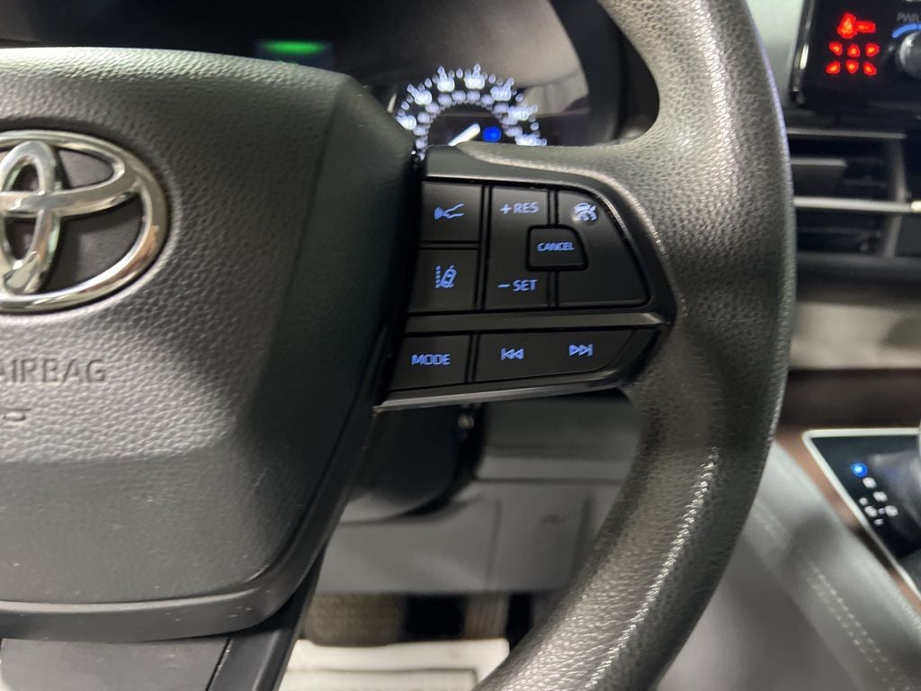 2022 Toyota Sienna LE 8 Passenger