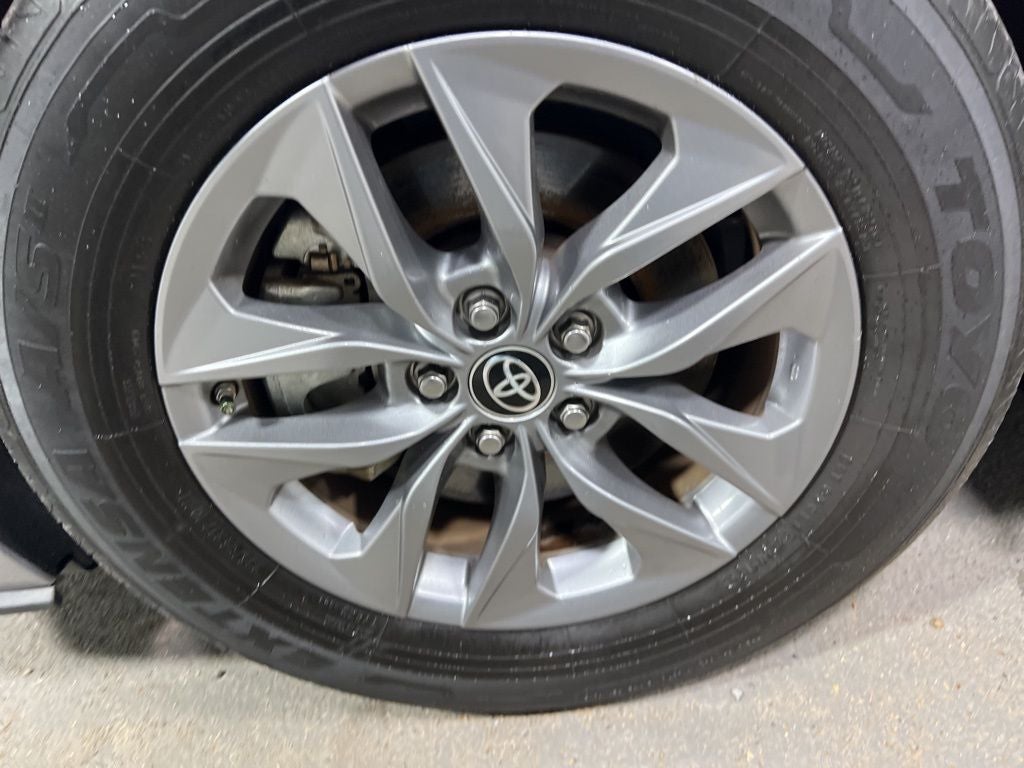 2022 Toyota Sienna LE 8 Passenger