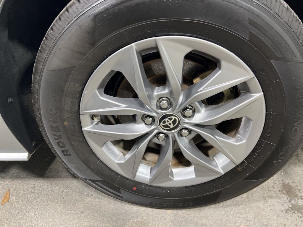 2022 Toyota Sienna LE 8 Passenger