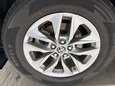 2022 Toyota Sienna LE 8 Passenger