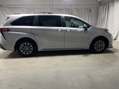 2022 Toyota Sienna LE 8 Passenger