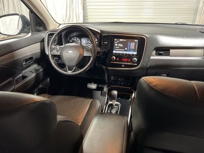 2020 Mitsubishi Outlander SE