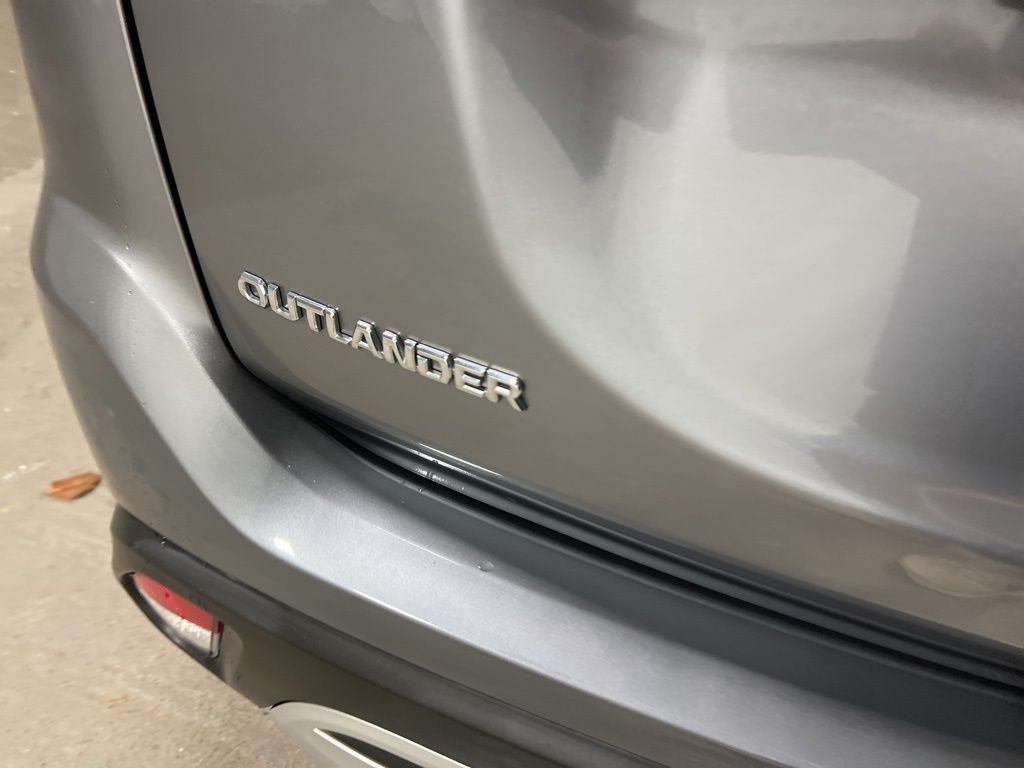 2020 Mitsubishi Outlander SE