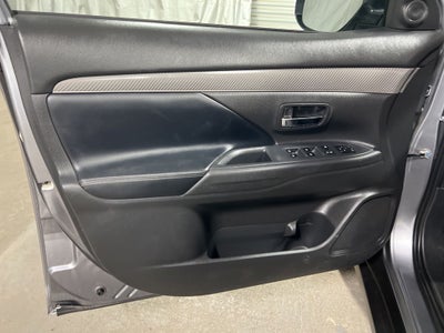 2020 Mitsubishi Outlander SE