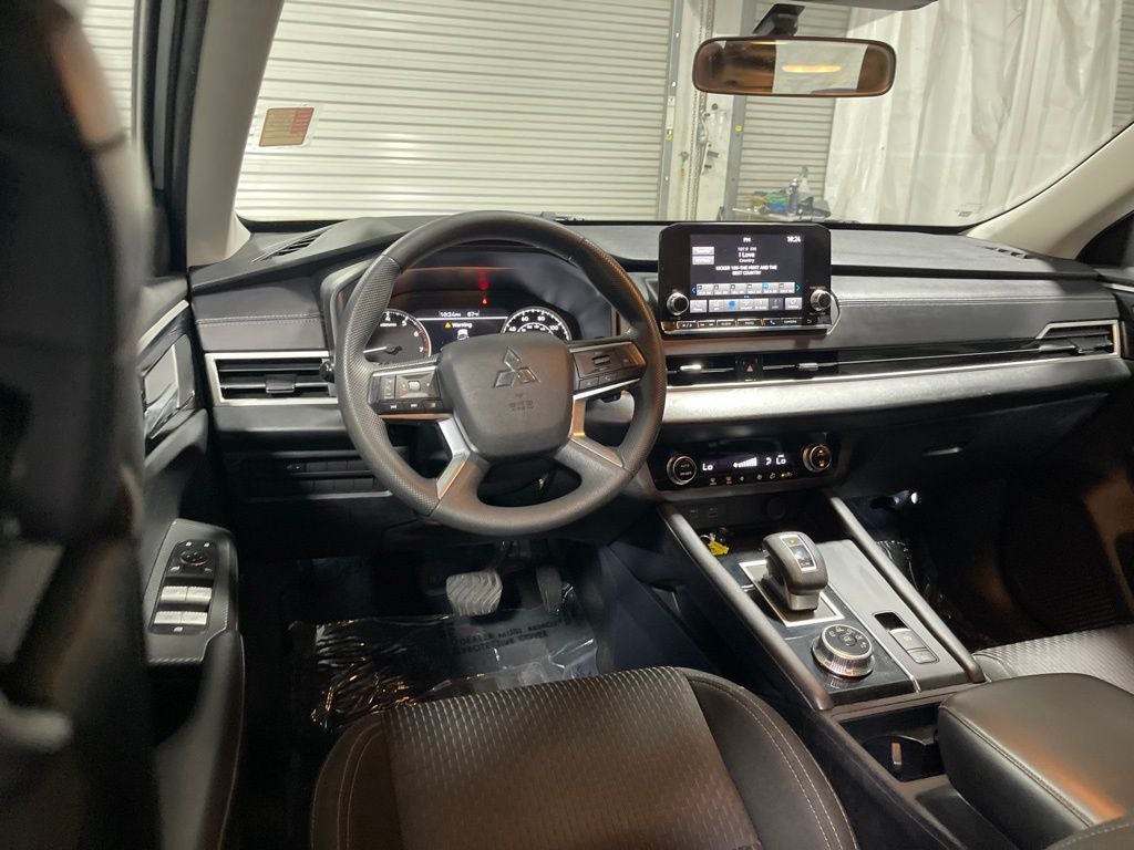 2024 Mitsubishi Outlander ES