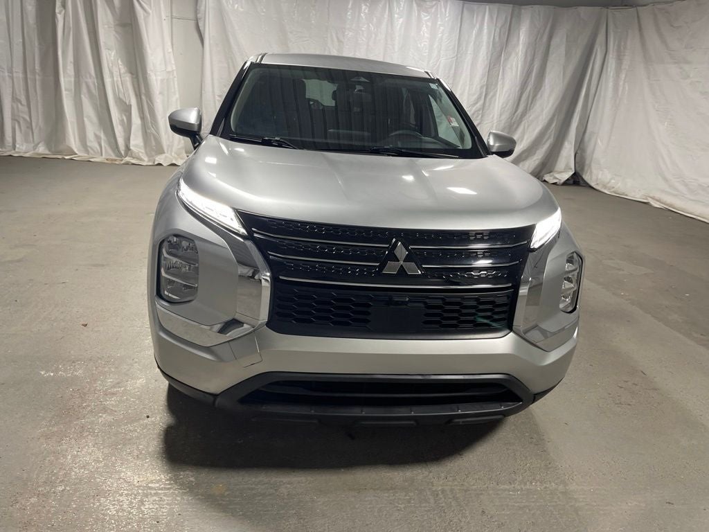 2024 Mitsubishi Outlander ES
