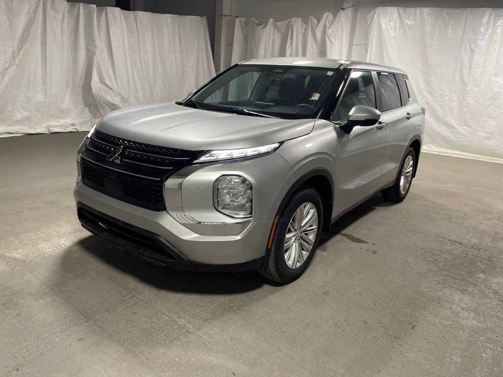 2024 Mitsubishi Outlander ES