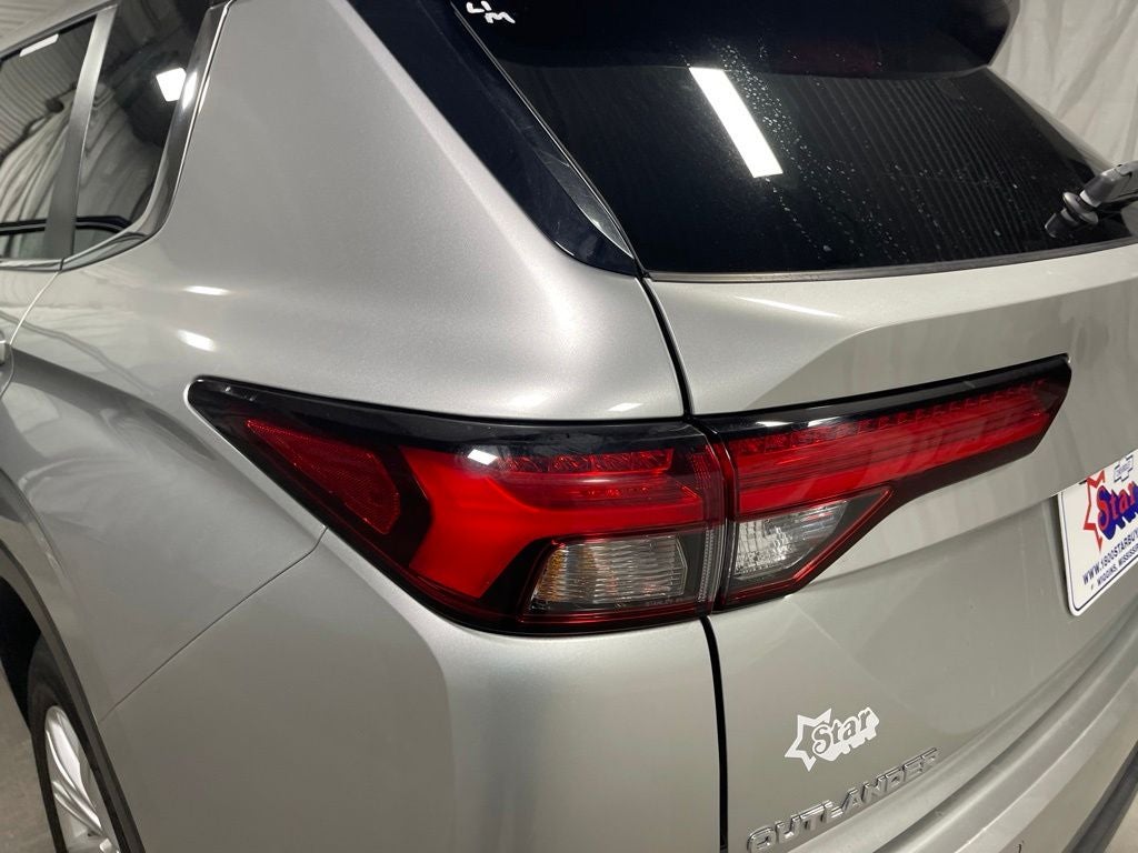 2024 Mitsubishi Outlander ES