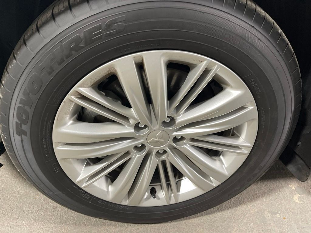 2024 Mitsubishi Outlander ES