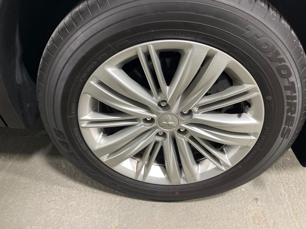 2024 Mitsubishi Outlander ES