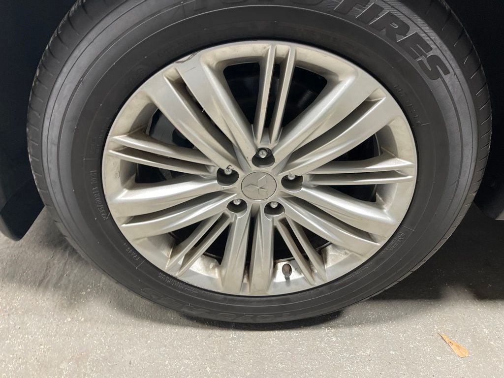 2024 Mitsubishi Outlander ES