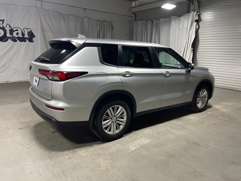 2024 Mitsubishi Outlander ES
